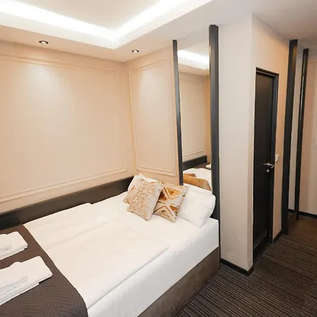 Adrett Hotel Koenigsallee-3